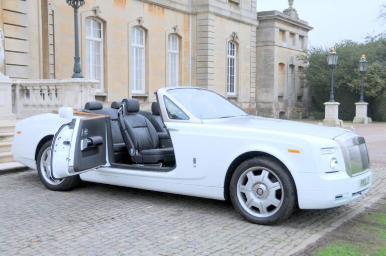 Wedding Cars Hire Birmingham | Luxurious Vehicles for Your Wedding